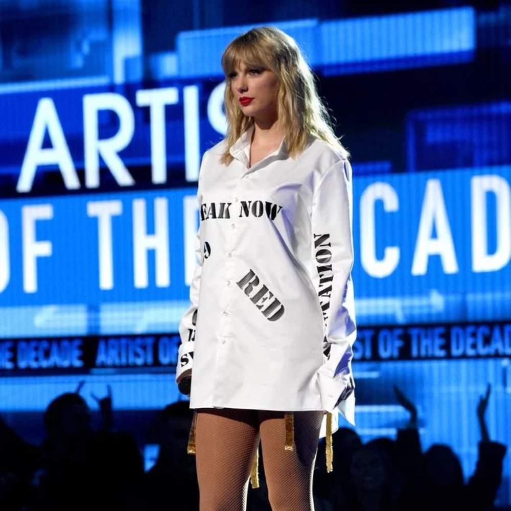 Taylor Swift AMAs Performance Button Up with Album Titles